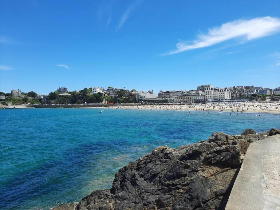 Le Moringa, A 2 Min De La Plage, Hyper Centre, Vue Mer De La Fenetre Dinard Buitenkant foto
